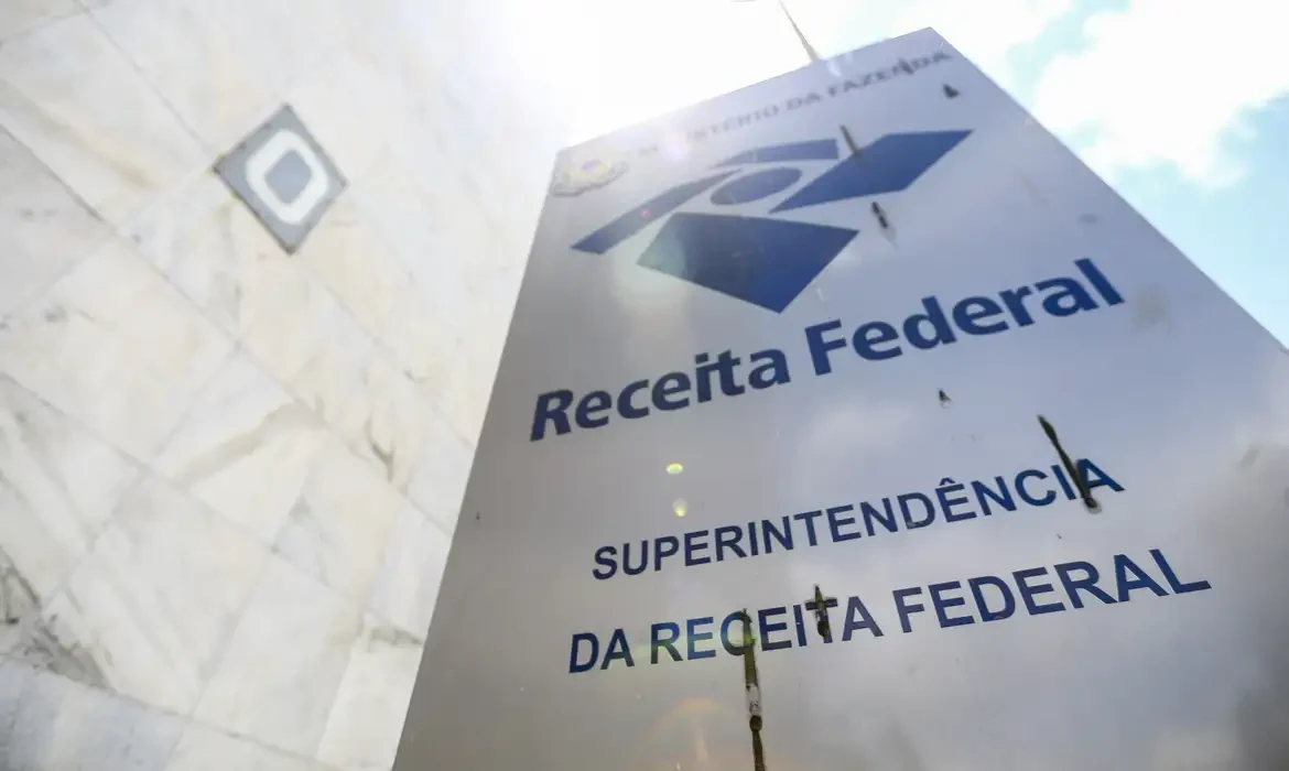 Receita Federal: Lula altera regras para bônus para servidores; entenda o que mudou