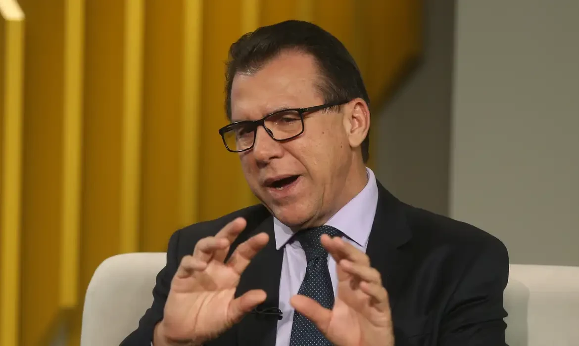 Ministro defende fim do bloqueio do FGTS após demissão